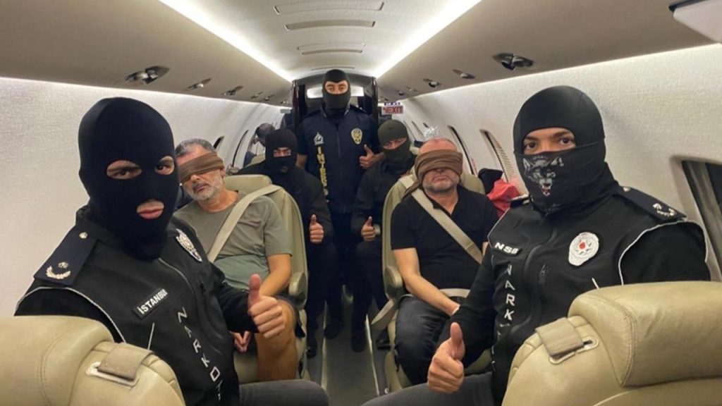 BAE Desteğiyle Narkotik Operasyonunda Yasa Dışı Silahlar ve Uyuşturucu Ele Geçirildi