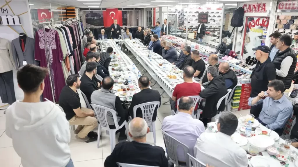 Başkan Adem Uzun, Çarşı Esnafını Ziyaret Etti