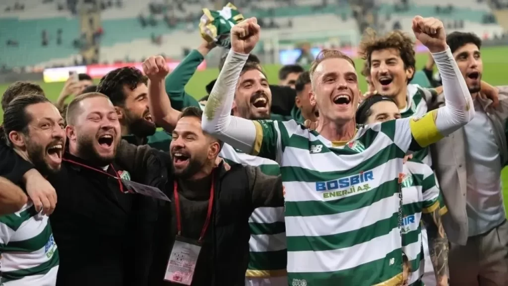 Bursaspor, Aksarayspor’a konuk olacak: Zirve mücadelesi yakın mı?