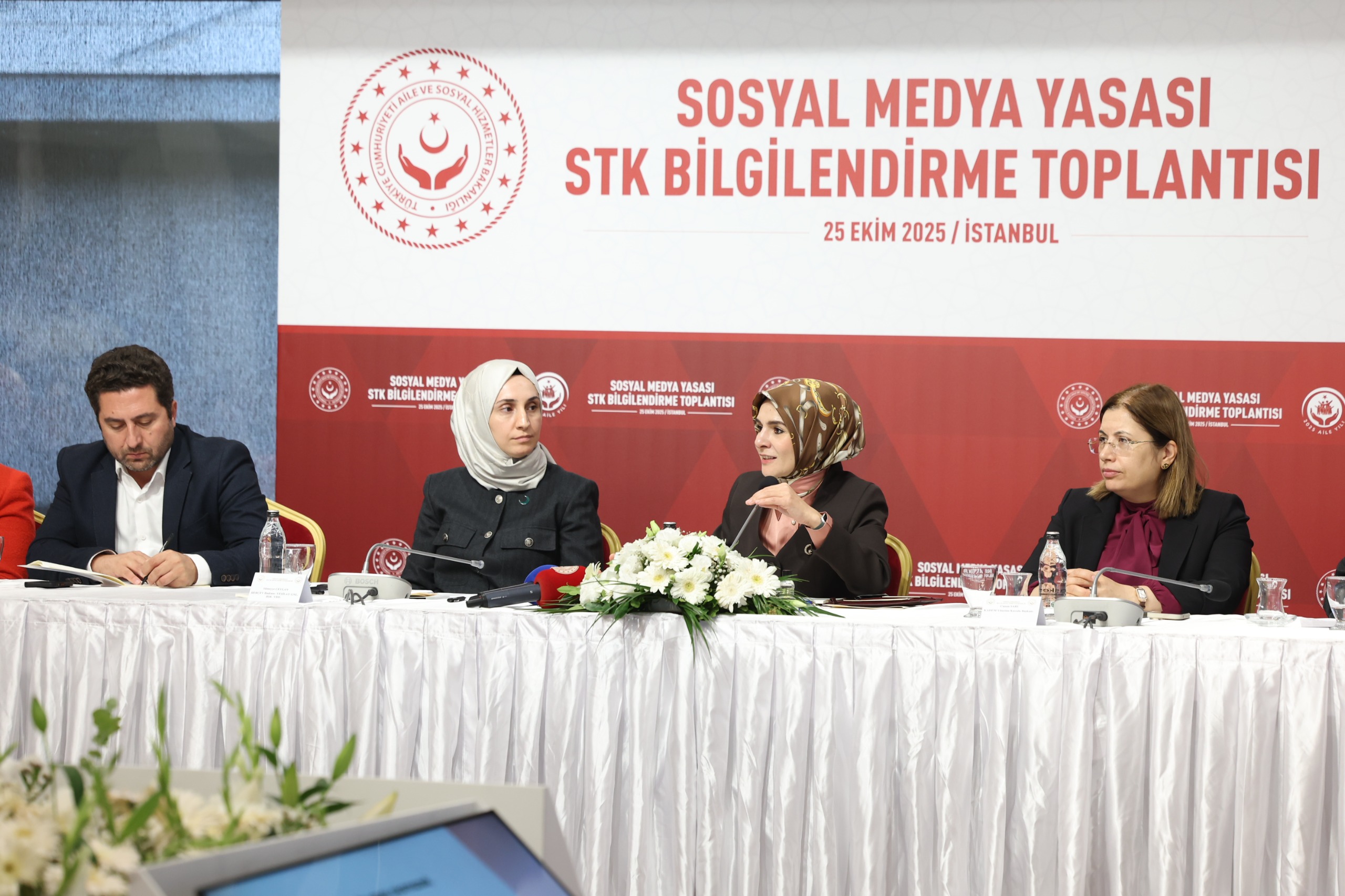 Sosyal Medya ve Çocuk Güvenliği Hakkında Toplantı