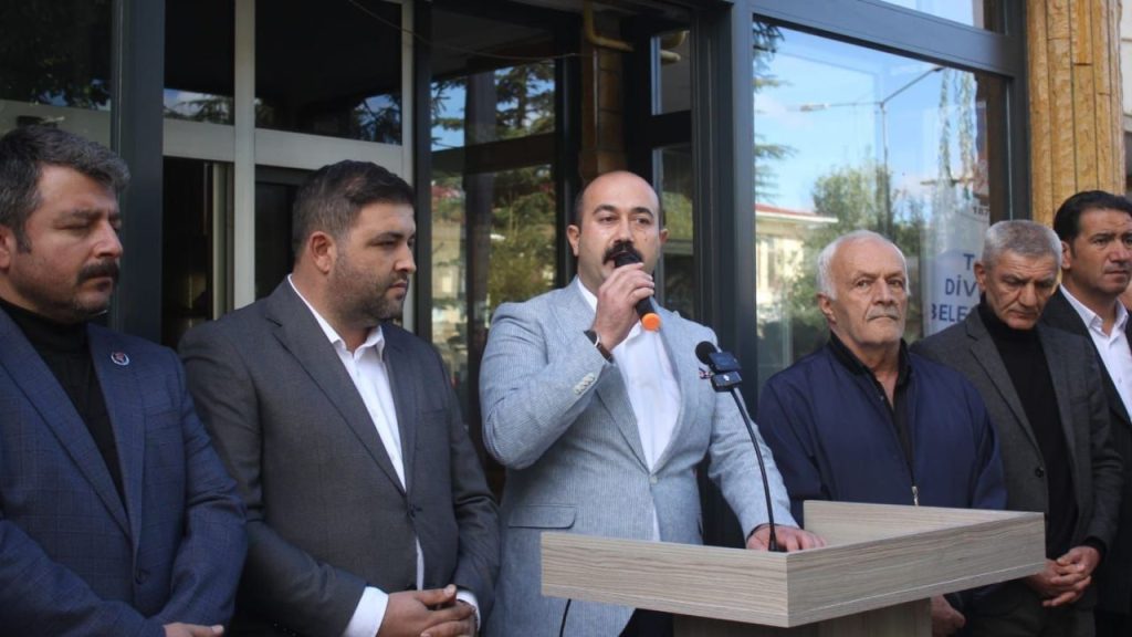 Divriği’de İşten Çıkarma Kararına Sivil Toplum ve Belediye Tepkisi