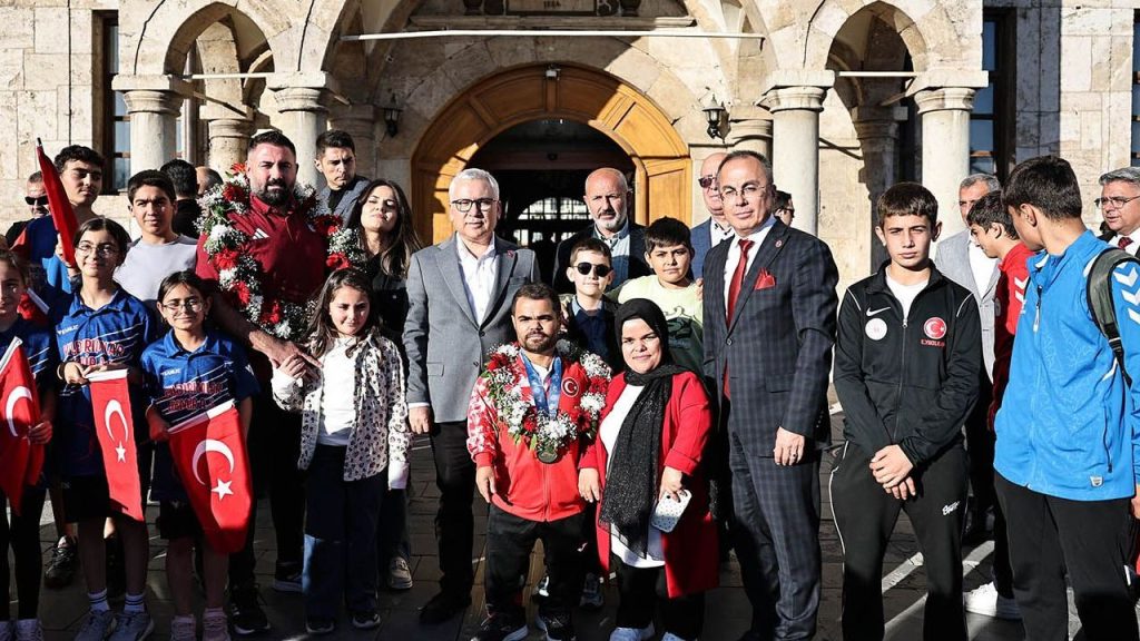 Dünya Şampiyonu Abdullah Kayapınar’dan Vali Şimşek’e Ziyaret