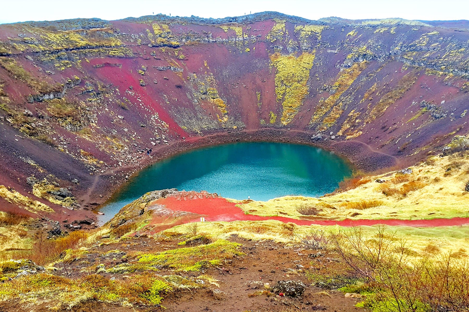 Aydın Aile Hekimleri Derneği Eğitim Şubesi'nin düzenlediği “Dünyanın Diğer Yarısı” fotoğraf sunumu ve söyleşisi, Aydın Eczacı Odası Konferans Salonu’nda gerçekleştirildi.