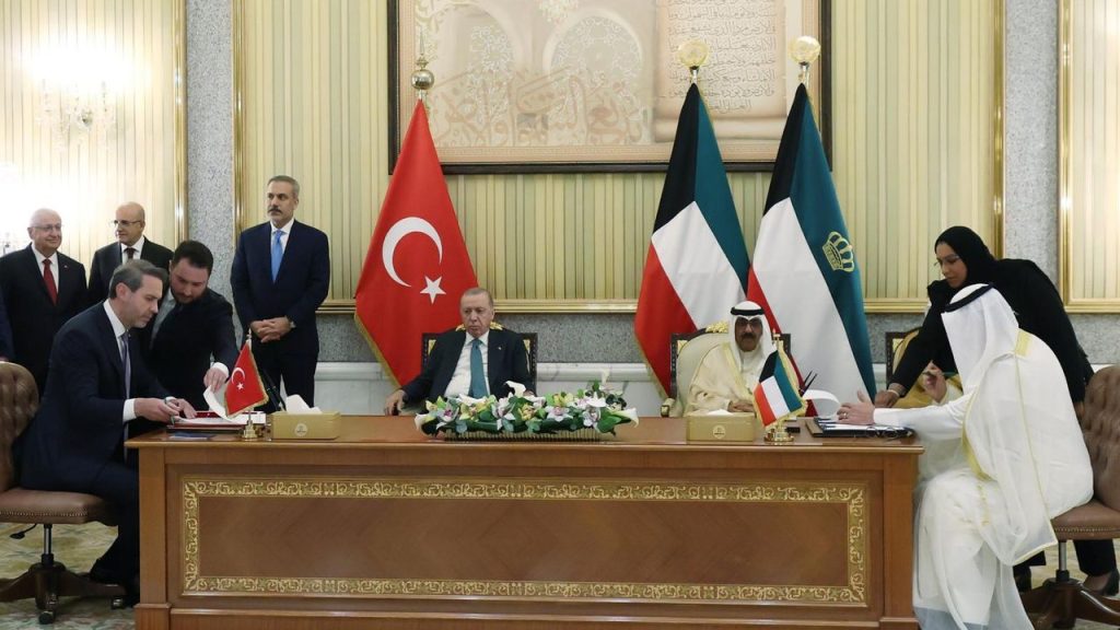 Erdoğan Kuveyt’te ikili ve enerji anlaşmaları imzaladı