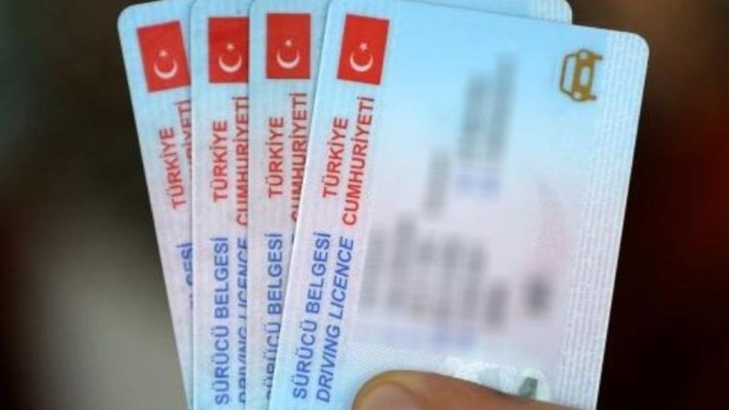 Eski tip ehliyetlerin yenileme süresi sona eriyor, son fırsat kaçırılmasın