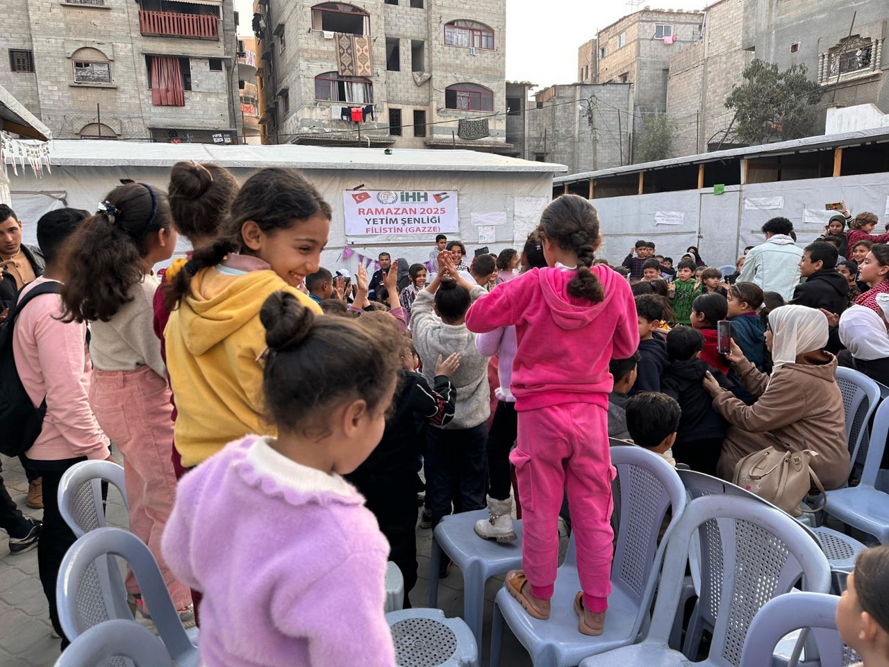 Filistin’de Yetimlere Düzenli Destek Çalışmaları Sürüyor