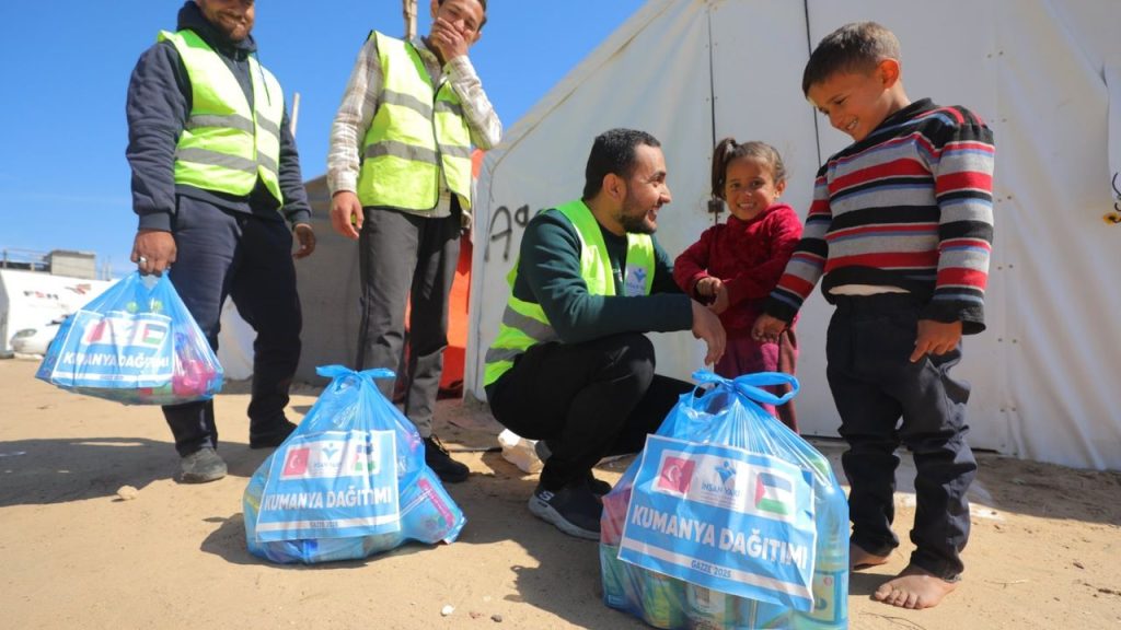 Gazze’ye Yardımlar Devam Ediyor: Gıda, Eğitim ve Nakdi Destekler