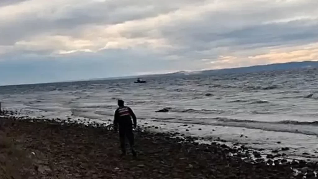 Gelibolu açıklarında tekne kazası: 2 ölü, 1 kayıp aranıyor