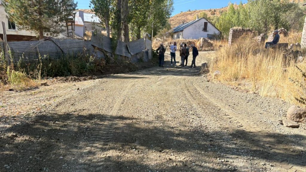 İmranlı’da Köy İçi Stabilize Yol Çalışmaları Hızla Devam Ediyor