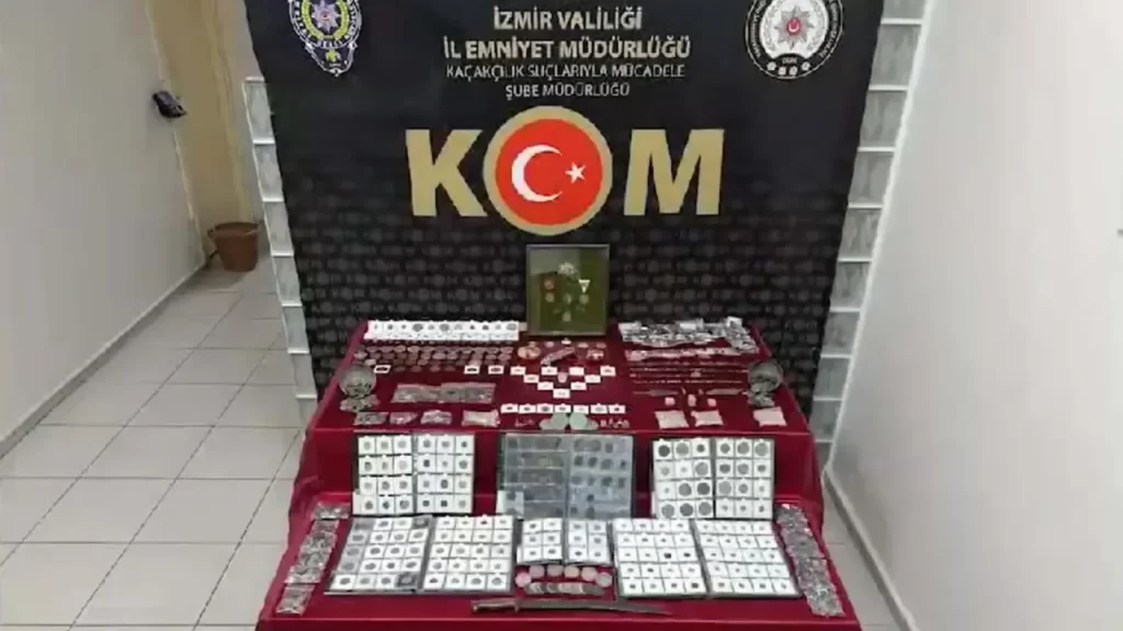 İzmir’de tarihi eser kaçakçılarına operasyon: 20 milyonluk hazine ele geçirildi
