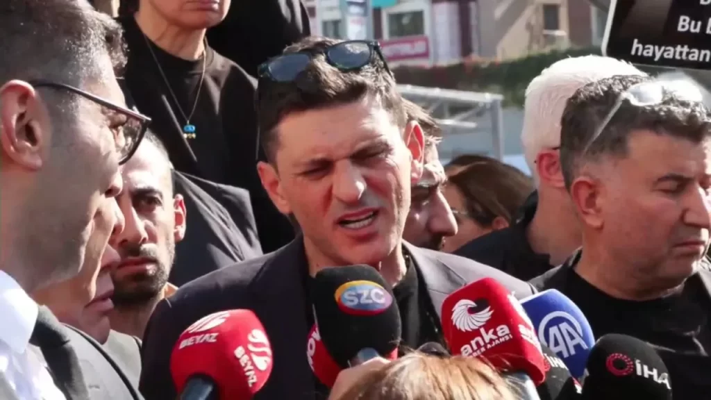 Kadıköy Salı Pazarı’nda bıçaklı saldırı: 15 yaşındaki çocuk hayatını kaybetti