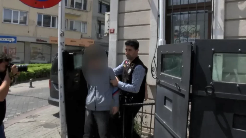 Kadıköy’de bıçaklı saldırı: 15 yaşındaki çocuk hayatını kaybetti