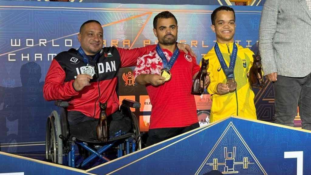 Kahire’de 49 kg erkekler halter şampiyonu Abdullah Kayapınar