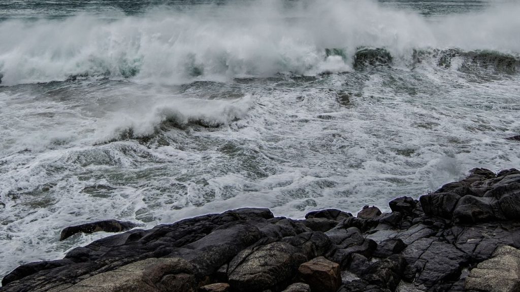 Karadeniz ve Akdeniz’de kuvvetli rüzgarlar uyarısı