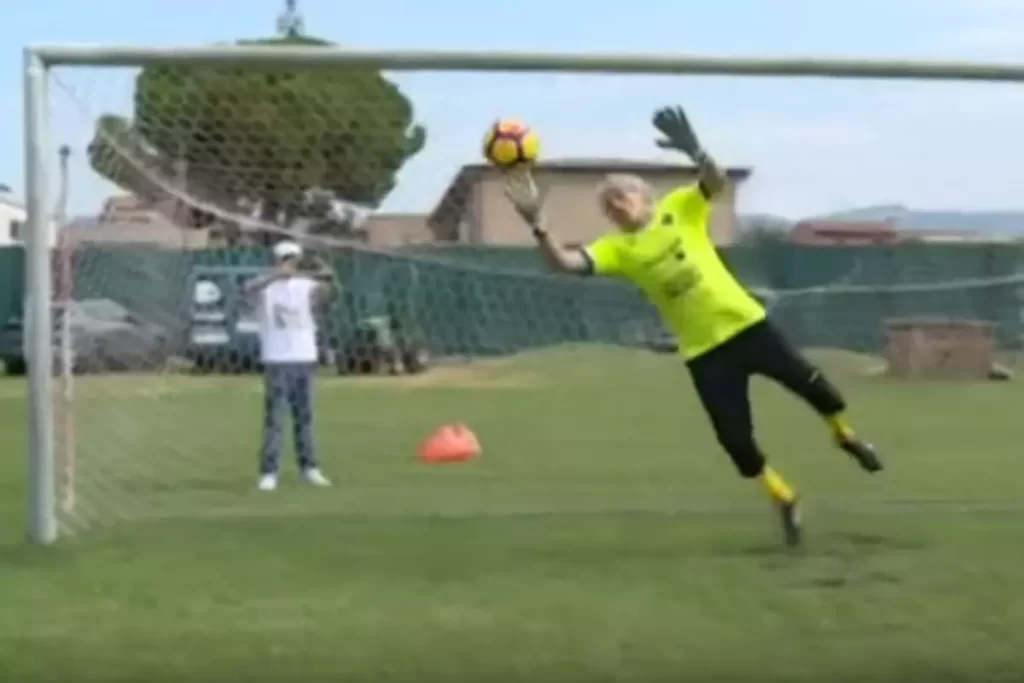 Lamberto Boranga 82 Yaşında Sahada En Yaşlı Kaleci Unvanını Aldı