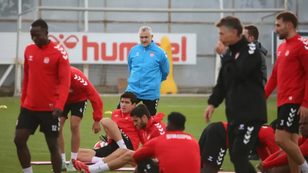 Mehmet Altıparmak, Sivasspor’da yeni dönem başlatıyor