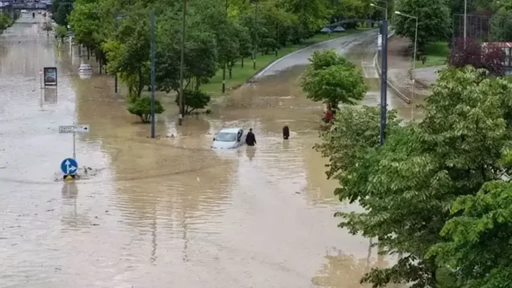 Meksika’da Yağışlar Sel ve Elektrik Kesintilerine Neden Oldu
