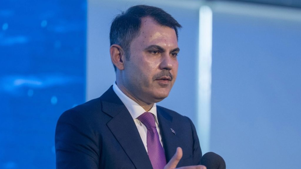 Murat Kurum; Sındırgı’da 3 bina yıkıldı, can kaybımız yok