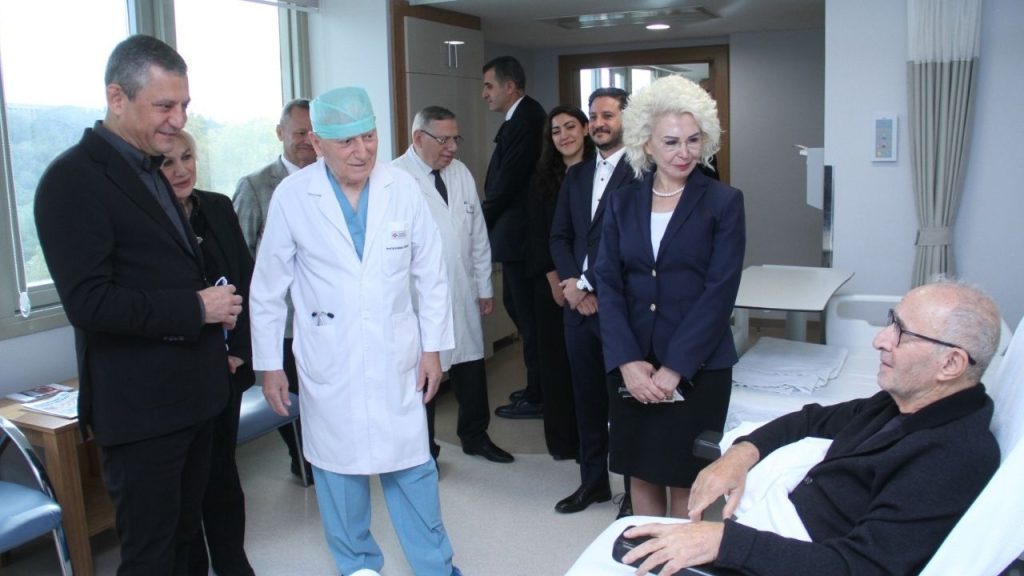 Özgür Özel, Prof. Dr. Mehmet Haberal’ı Ziyaret Etti