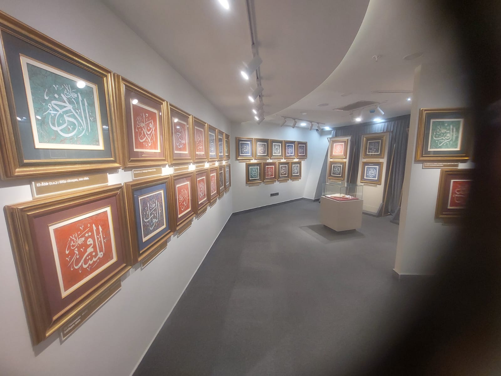 Rize’de Esma-i Hüsna Sergisi ve Hat Sanatı Atölyeleri