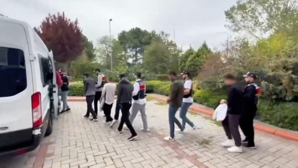 Sahte SMS ve Sitelerle Dolandırıcılık Operasyonu Gerçekleştirildi