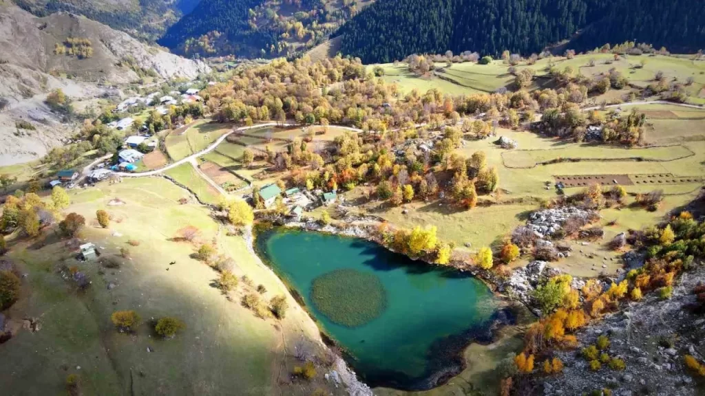 Şavşat Sonbaharda Rengarenk Manzaralarla Göz Kamaştırıyor