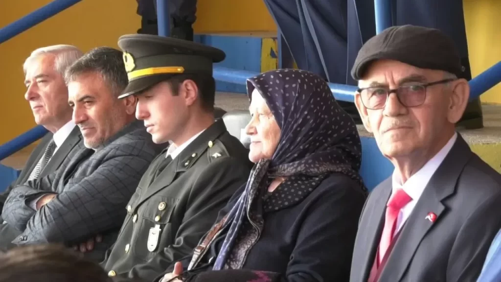 Şehit pilot Yüzbaşı Yunus Bal’ın ailesi, Cumhuriyet Bayramı’nı kutladı