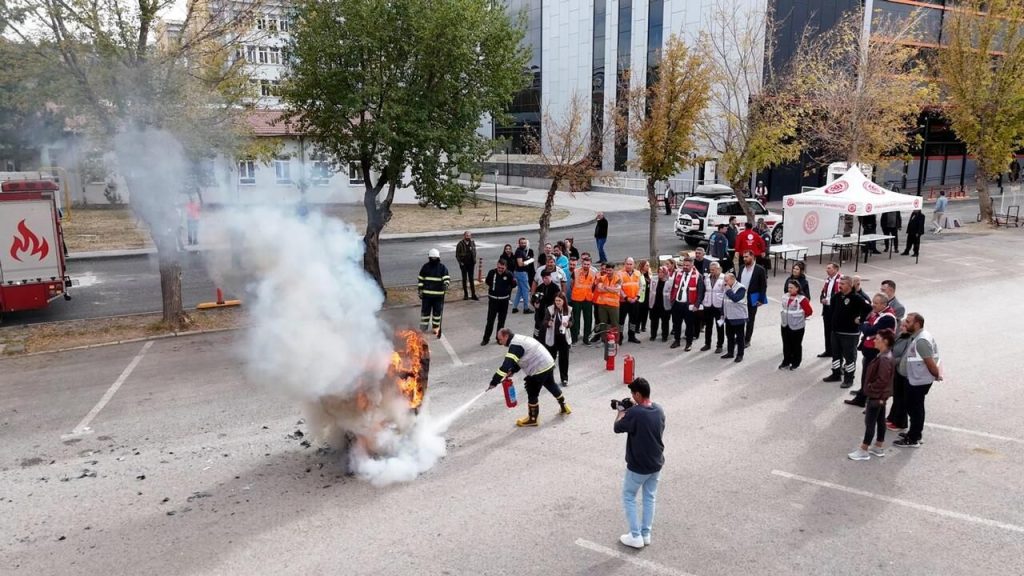 Sivas Cumhuriyet Üniversitesi Hastanesinde afet tatbikatı gerçekleştirildi