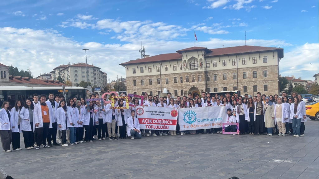 Sivas Cumhuriyet Üniversitesi Öğrencileri Meme Kanseri Farkındalığına Katıldı