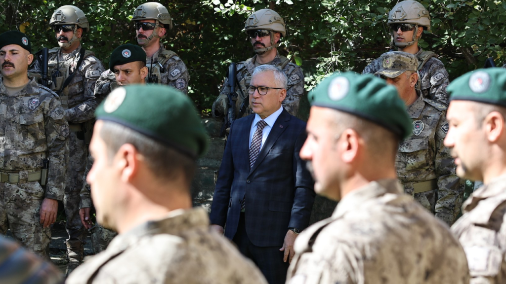 Sivas Polis Özel Harekât timleri Suriye’ye uğurlandı