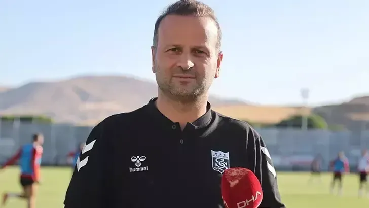 Sivasspor Teknik Direktörü Osman Zeki Korkmaz Görevinden Ayrıldı