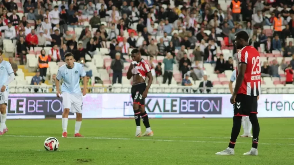 Sivasspor ve Hatayspor, kritik maç için sahada buluşuyor