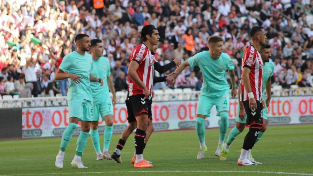 Sivasspor ve Serik Spor arasında keyifli mücadele