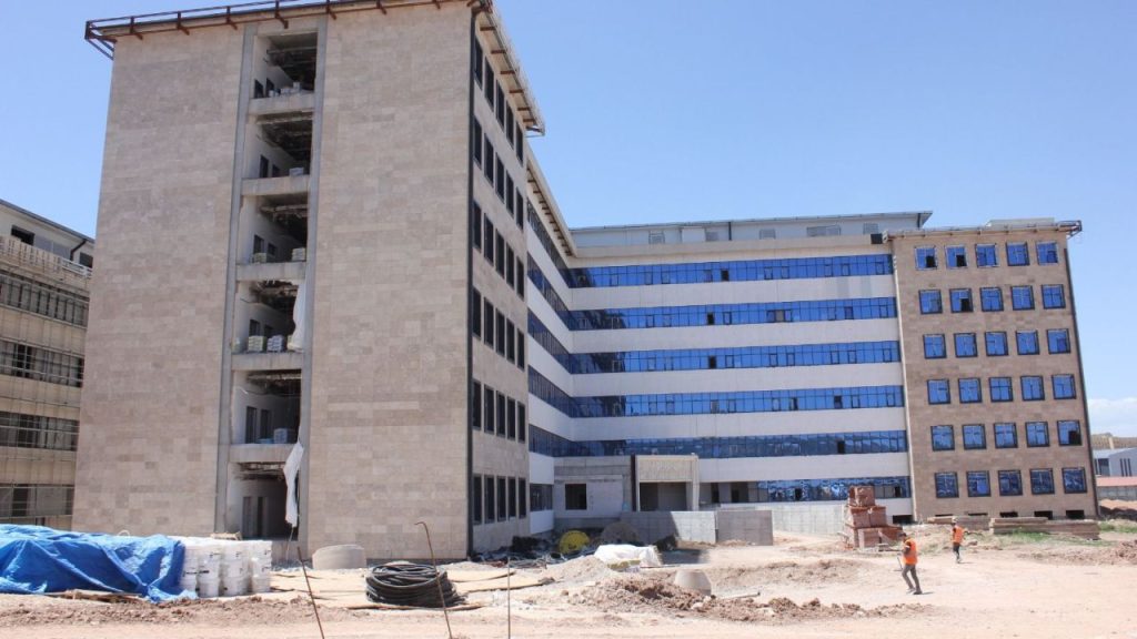 Sivas’ta 15 Blokluk Yeni Hastane Projesi Hızla Devam Ediyor
