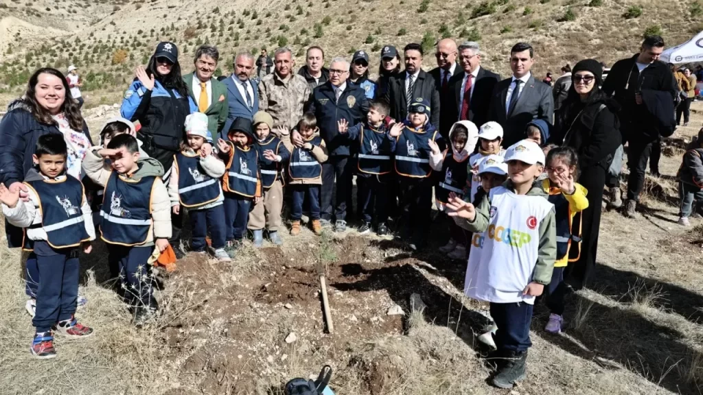 Sivas’ta Çocuklar ve Gençler İçin Fidan Dikimi Etkinliği