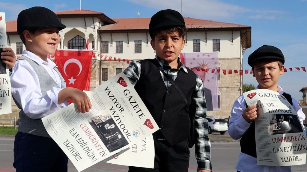 Sivas’ta Öğrenciler Cumhuriyet Bayramı’nda Gazeteci Kulübü Kurdu