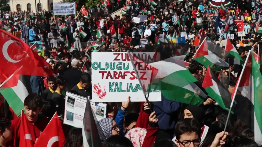 Sivas’ta Öğrencilerden Gazze’ye Destek Yürüyüşü