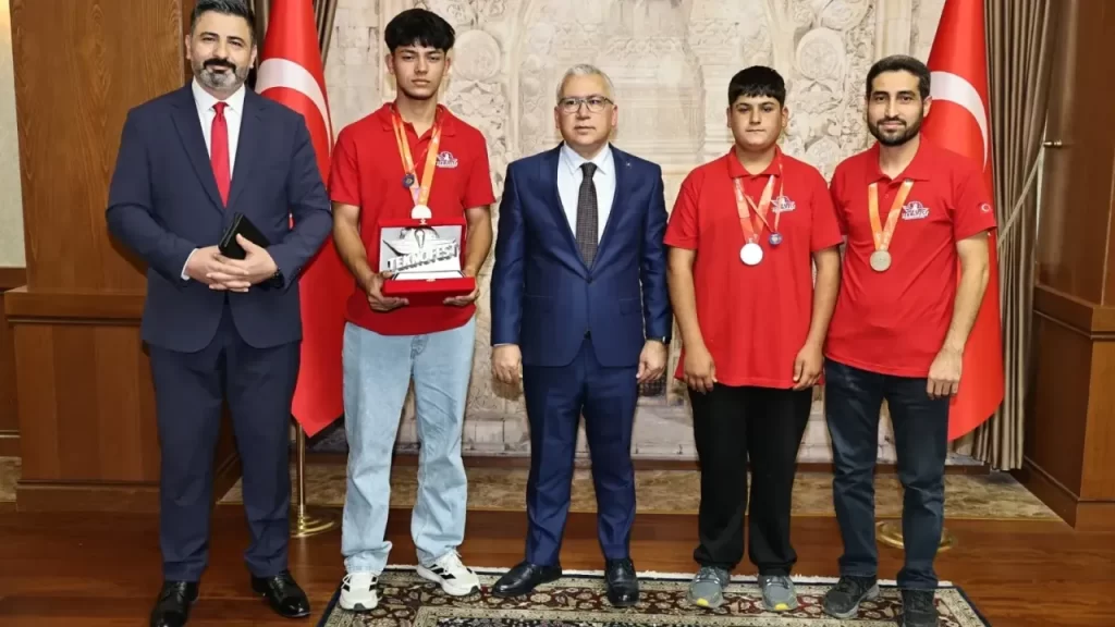 Sivas’ta TEKNOFEST Başarılı Öğrencilere Ödüller