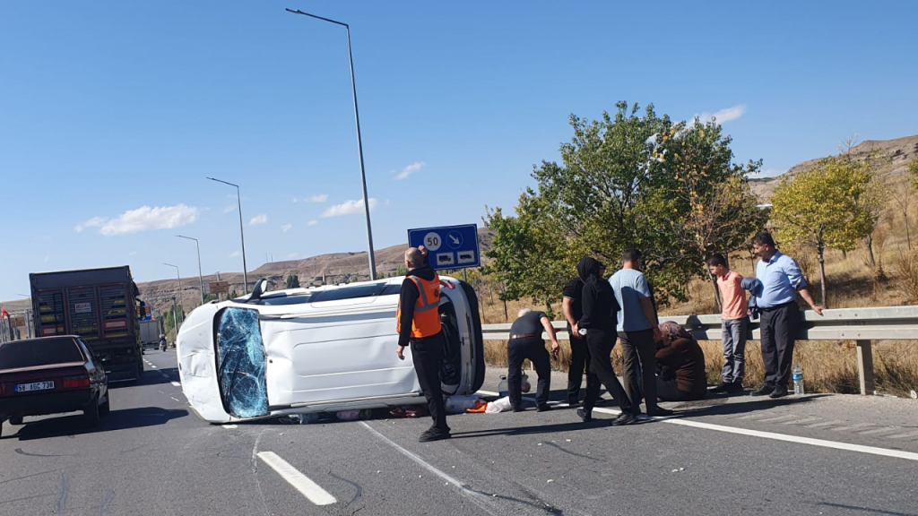Sivas’ta Trafik Kazası: Çok Sayıda Yaralı Hastanelere Kaldırıldı