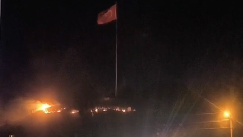 Sivas’ta yeşillik alanda çıkan yangın korkuttu