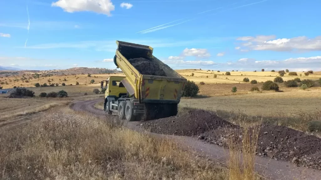 Sivas’ta Yolu Güçlendiren Çalışmalar Hız Kazandı