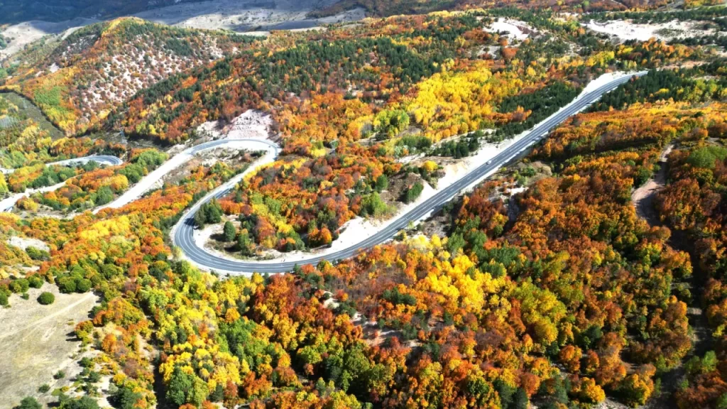 Sonbaharda Karadeniz’in İç Anadolu Kapısı Geminbeli’nde renk cümbüşü