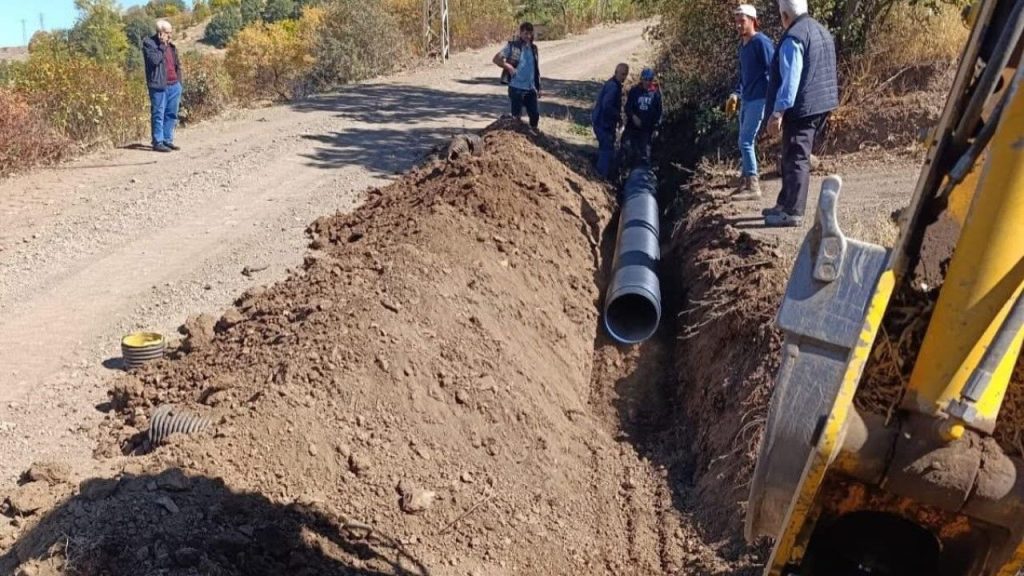Suşehri’nde Menfez Çalışmalarıyla Yağışlara Karşı Önlem Alınıyor