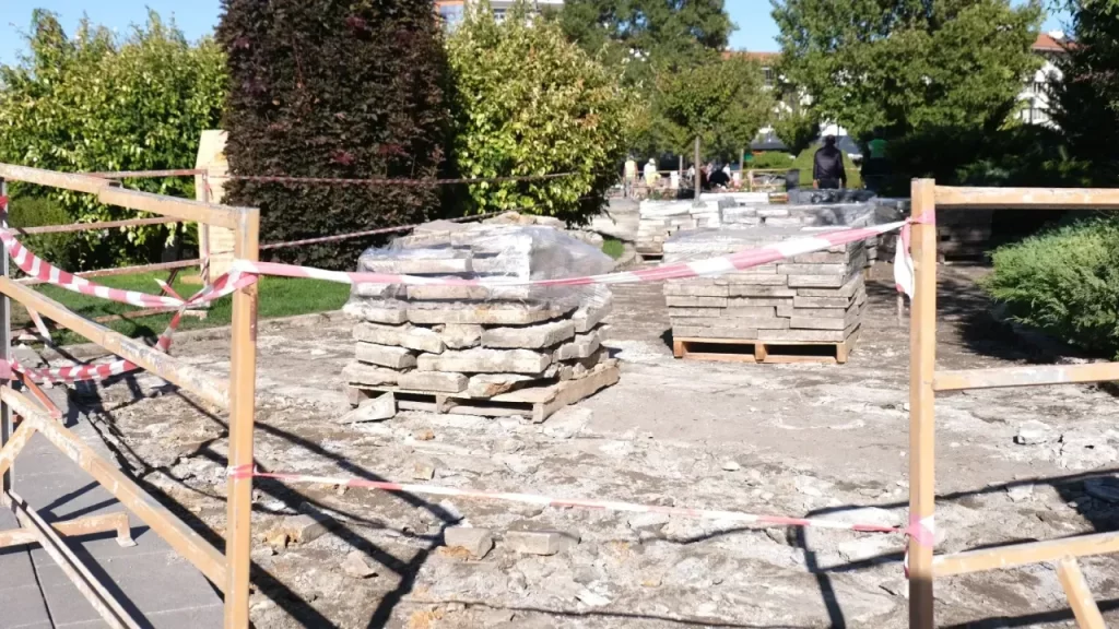 Tarihi Kent Meydanı’nda Zemin Yenileme Çalışmaları Başladı