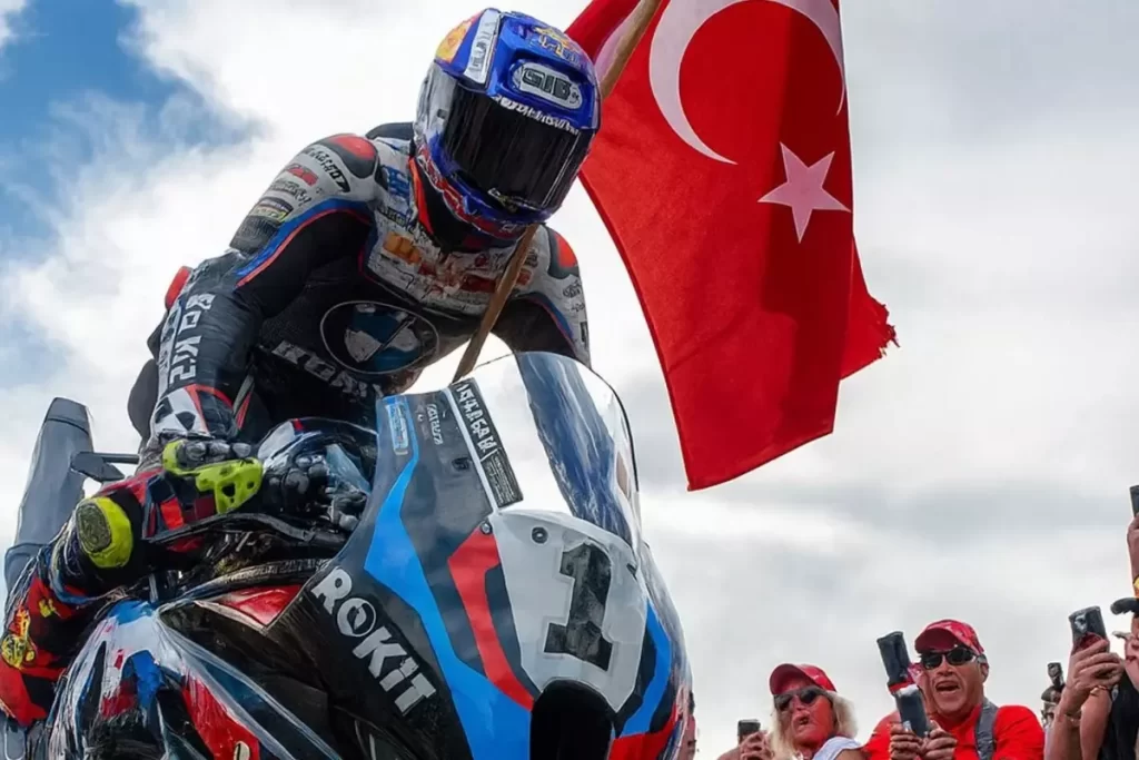 Toprak Razgatlıoğlu 2025 Dünya Superbike Şampiyonu Oldu