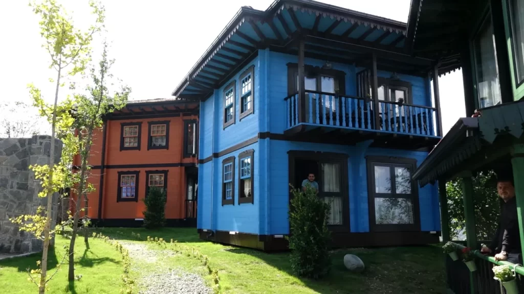 Trabzon’da 360 Derece Dönen Ahşap Evler Eko-Turizmi Canlandırıyor