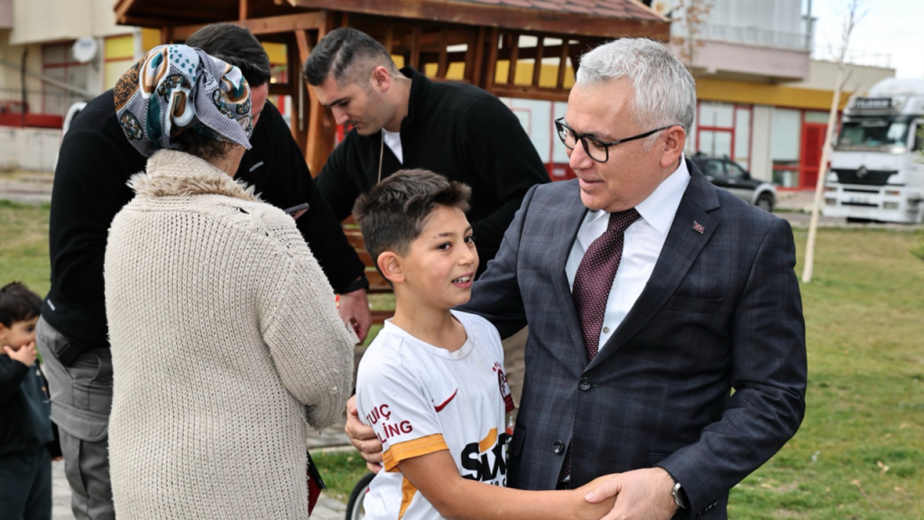 Vali Yılmaz Şimşek, hafta sonunda vatandaşlarla bir araya geldi