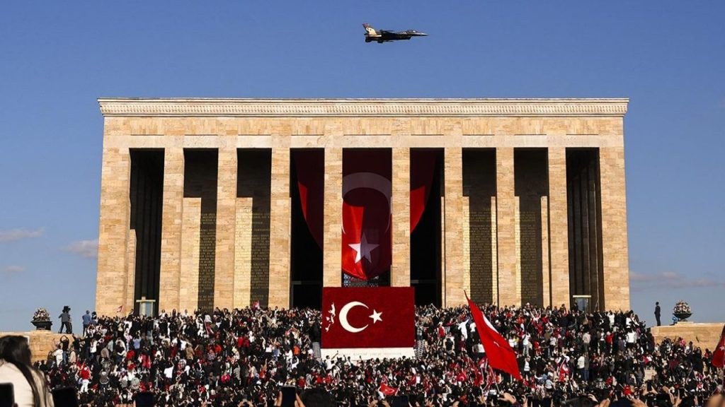 10 Kasım’da Anıtkabir’e yapılan en yoğun ziyaret kayıtlara geçti