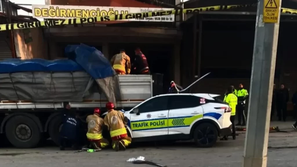 Alaşehir-Sarıgöl yolunda trafik kazası: 1 polis şehit, 1 ağır yaralı