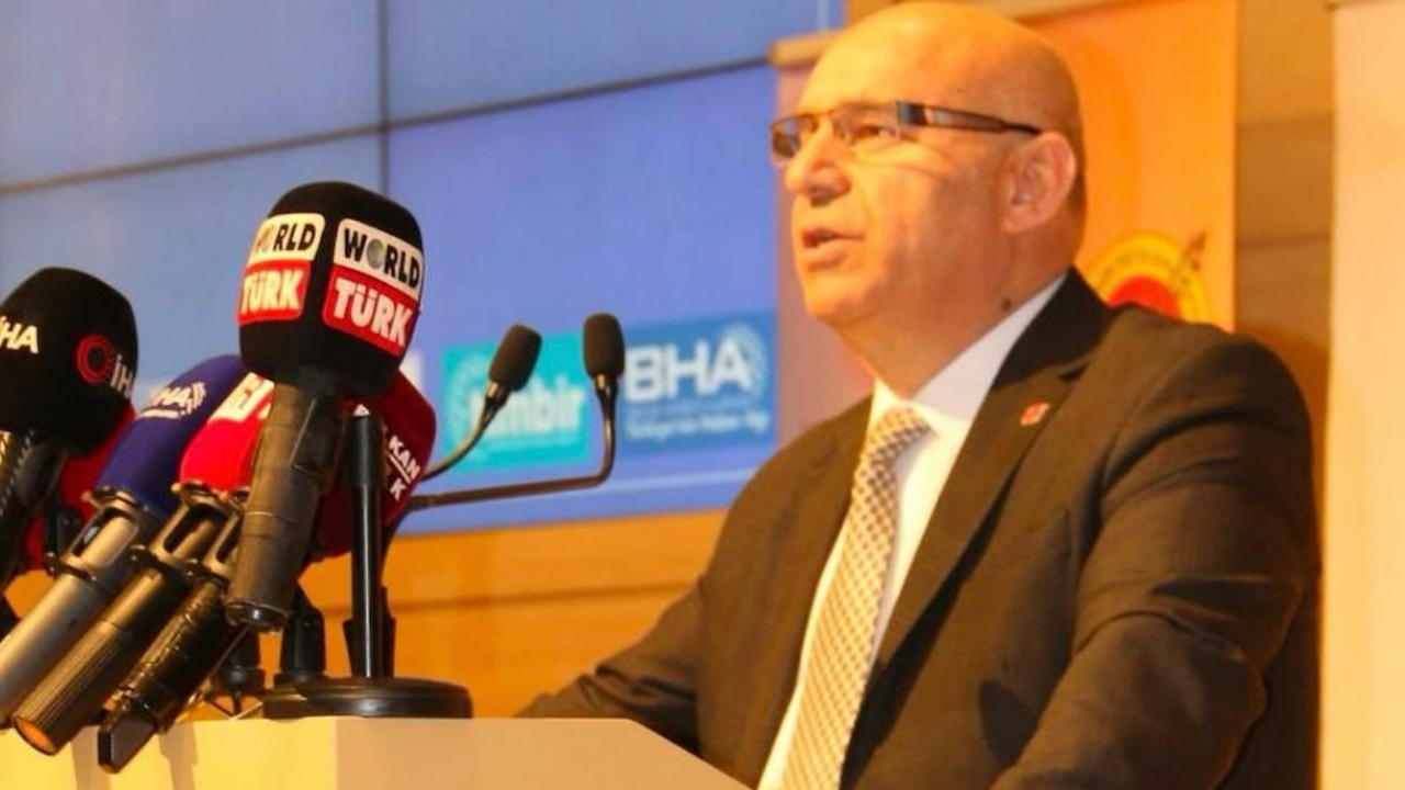 ANKARA-BHAUTSİAD Başkanı Osman Servi önderliğinde gerçekleşen toplantıda, dernek merkezinde yönetim kurulu üyeleri ile Balkanlar MEDİA’dan Adil Koçalan, İlker Karataş ve Ahmet Durkaya bir araya geldi. Toplantının temel gündemi, Türkiye ile Balkan ülkeleri arasındaki ekonomik ve kültürel bağları güçlendirecek projelerin detaylı planlaması oldu.